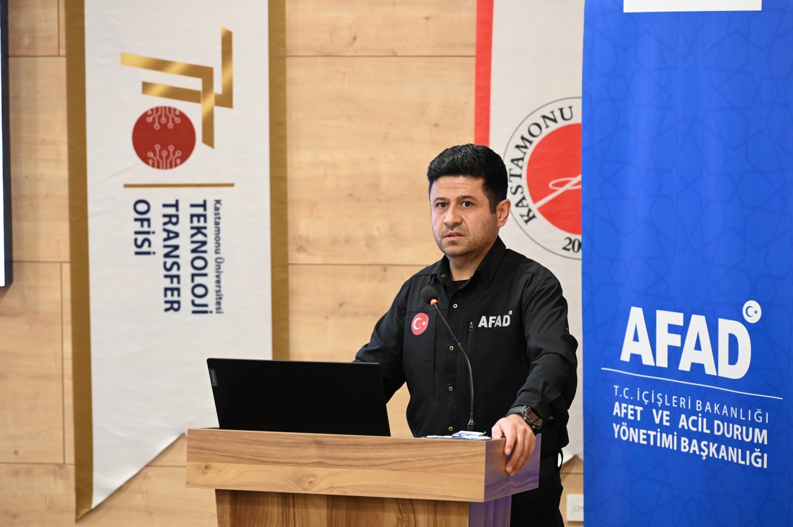  Üniversitemizde Afet Farkındalığını Artırmaya Yönelik Eğitim Programı Gerçekleştirildi